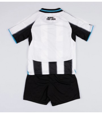 Newcastle United Hjemmebanetrøje Børn 2025-26 Kortærmet (+ Korte bukser)